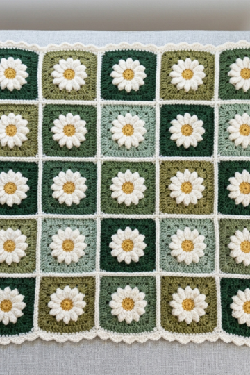 Forest Green Woodland Daisy Blanket Free Crochet Pattern