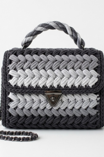 Monochrome Gray Textured Braided Clutch Free Crochet Pattern