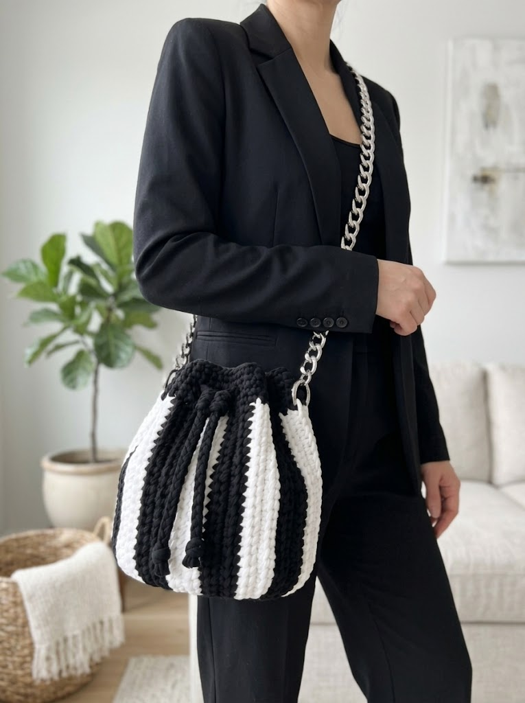 Classic Black and White Drawstring Bucket Bag Free Pattern
