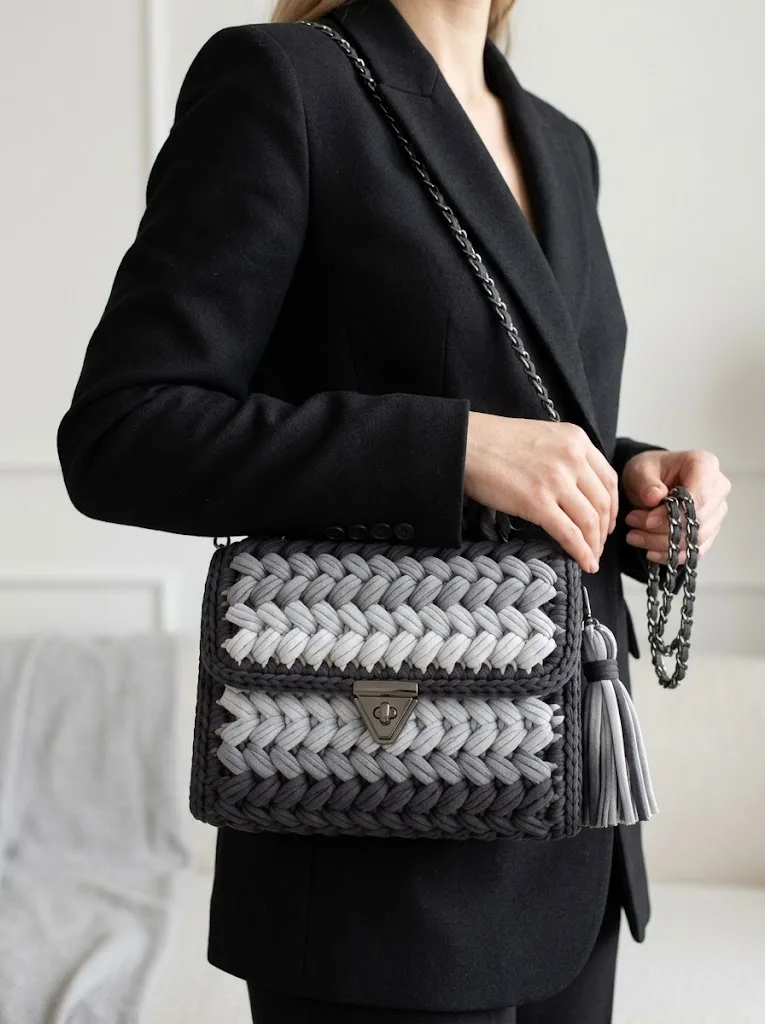 Monochrome Gray Textured Braided Clutch Free Crochet Pattern